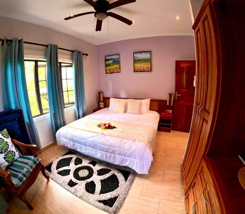 Belle Montagne Holiday Apartments Grand Anse  Rum bild
